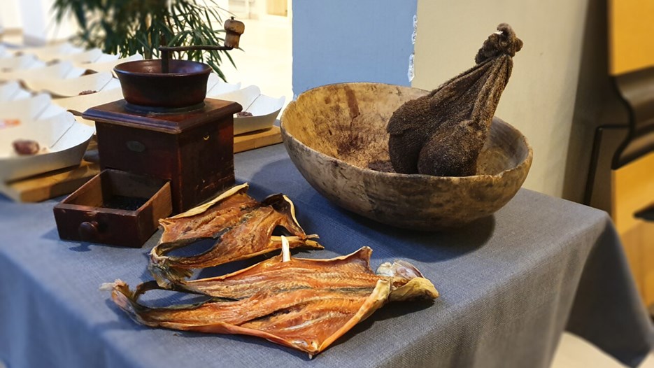 A handcranked coffe-mill, dried reindeer blood kept in a bag and dried mountain fish