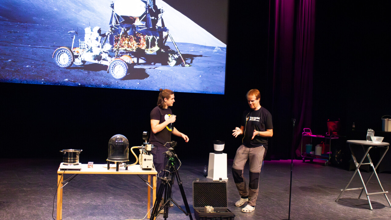 Bild från en tidigare fysikshow med bland andra rymdfysikern Patrik Norqvist