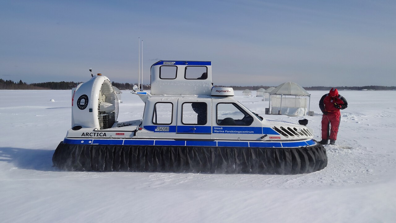 The hovercraft Arctica on the ice.