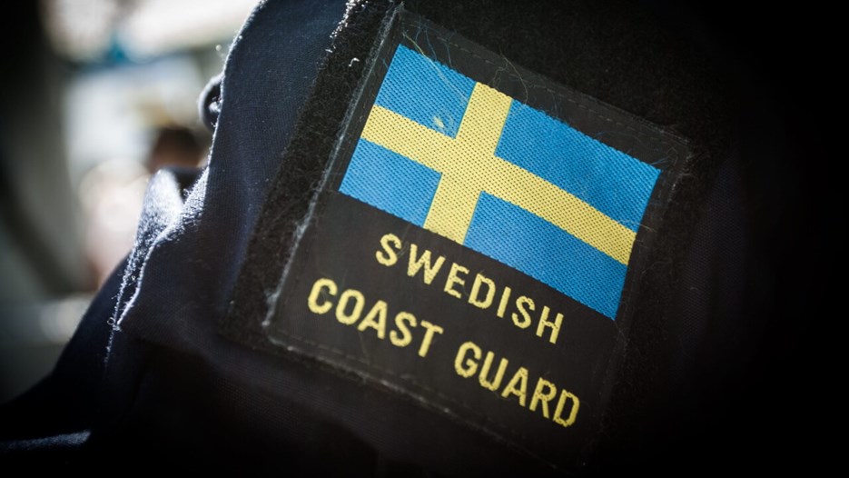 Närbild på ett Kustbevaknings-emblem
