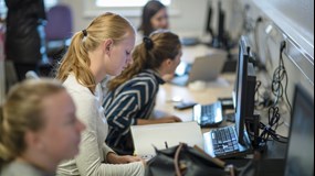 Vid Medicinska fakulteten finns 12 hälsovetenskapliga program.