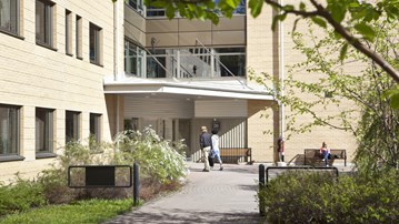 Picture of the entrance of the Technology buildning.