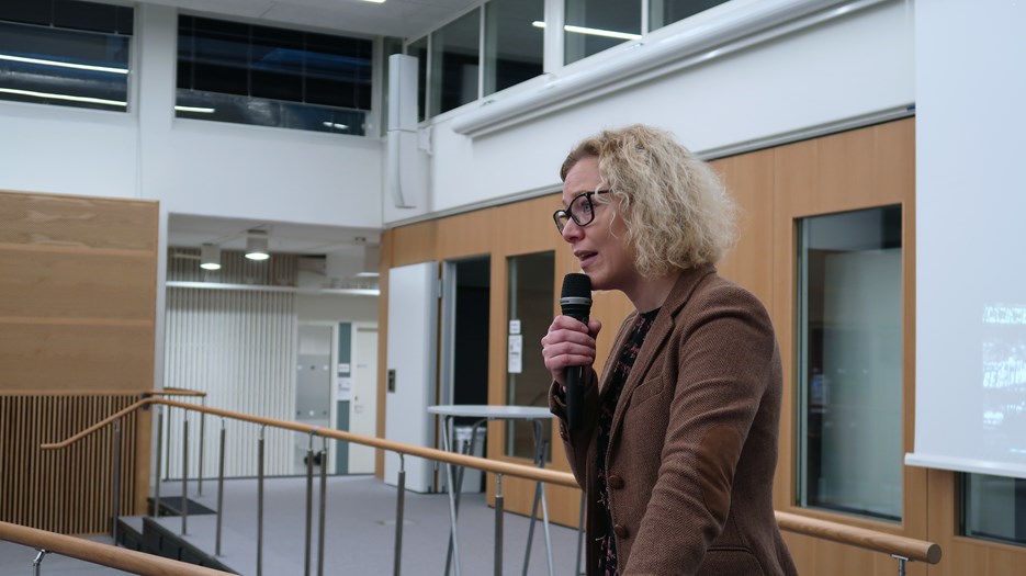 Janet Ågren, Municipal Council Umeå Municipality, holdning the mic and talking