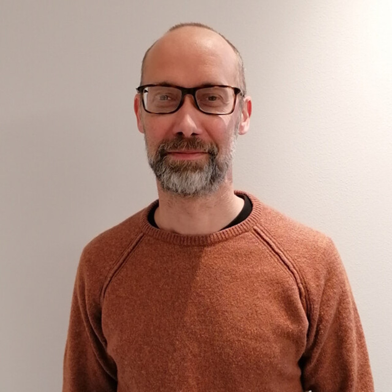 Porträtt på Ulrik Söderström,  lektor vid institutionen för tillämpad fysik och elektronik