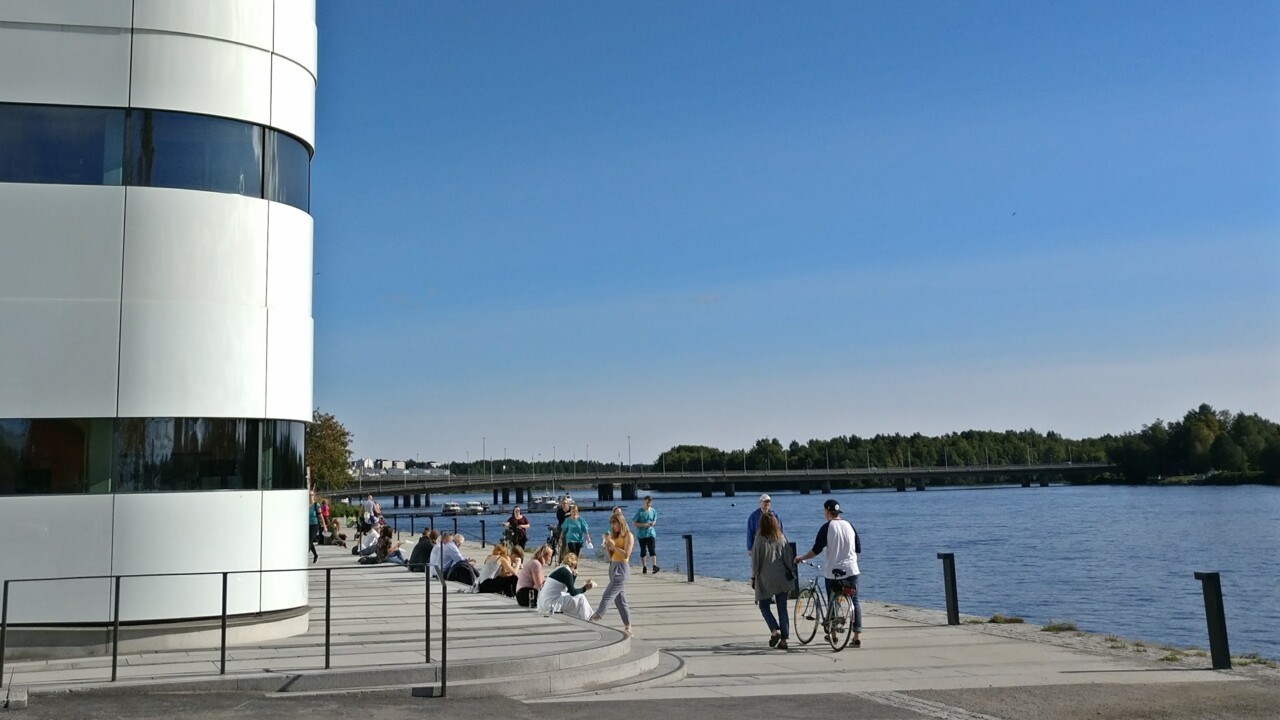 Väven och strandpromenaden vid älven i Umeå centrum.