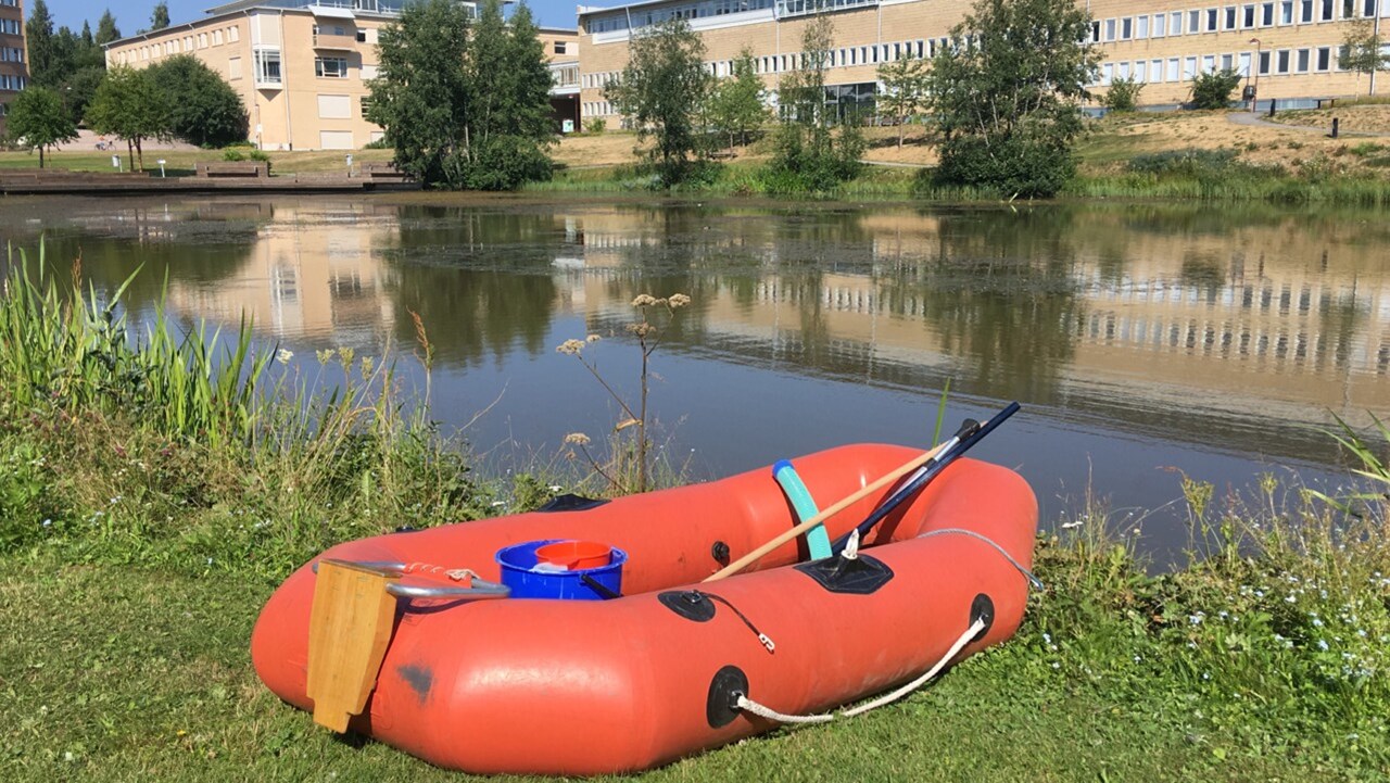 Jolle vid universitetsdammen