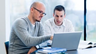 Doktorand vid KTH studerar