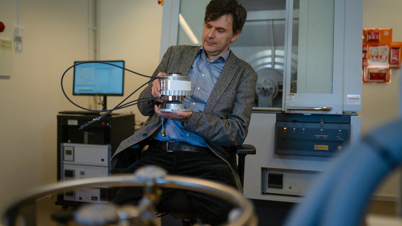 Alexandr Talyzin
Professor vid Institutionen för fysik
Enhet: Nanomaterials