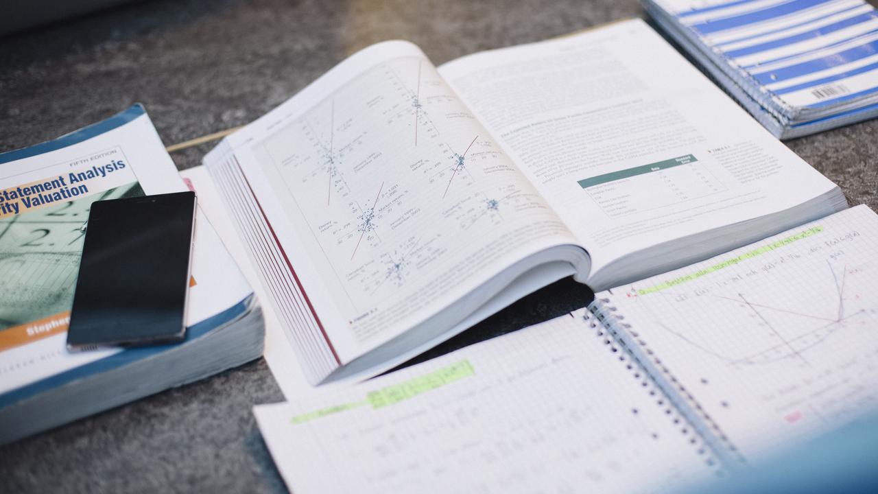 Studenter som pluggar Civilingenjörsprogrammet i industriell ekonomi.