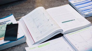 Studenter som pluggar Civilingenjörsprogrammet i industriell ekonomi.