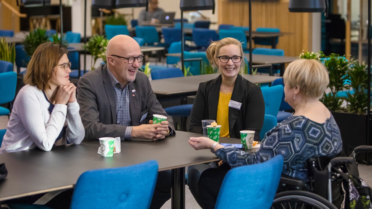 AIMday är en årligt återkommande mötesplats där näringsliv och organisationer får diskutera frågor som de själva ställt med olika forskare från Umeå universitet.