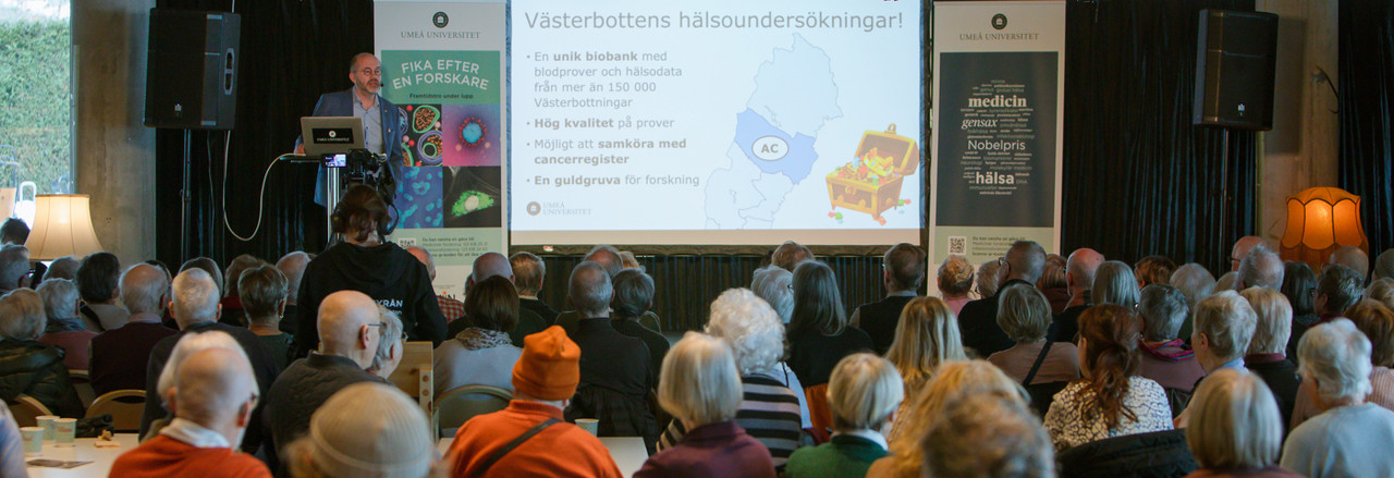 Fika efter en forskare
Vi bjuder på kunskap och fika. Populärvetenskapliga live-sända seminarier ger dig möjlighet att ta del av spännande medicinsk forskning.
Öppna foajen, plan 1 i Väven och distans