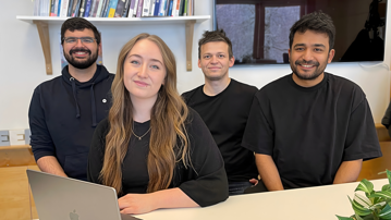 På bilden syns teammedlemmarna Sahand Salimi, Nina Knauf, Loïc
Talide och Sabin Bhandari.