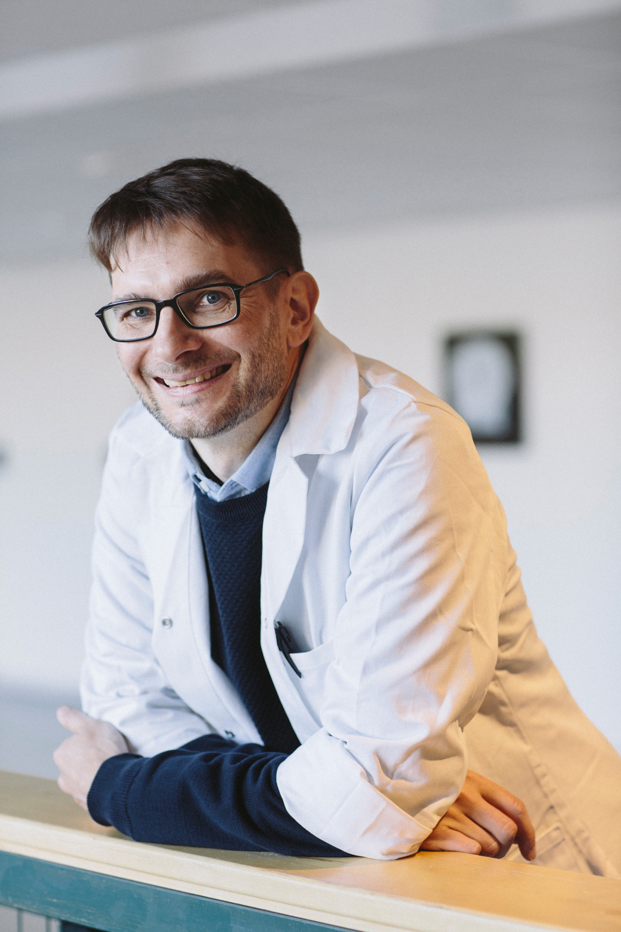 Philip Buckland, universitetslektor i arkeologi vid institutionen för idé- och samhällsstudier (Associate professor på Department of Historical, Philosophical and Religious Studies). Miljöarkologiska databasen SEAD är en nationell forskningsinfrastruktur för arkeologi och en databas med internationell standard för miljöarkeologiska data. Den utvecklas och förvaltas av det miljöarkeologiska labbet (MAL).