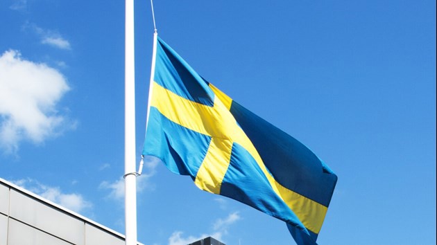 Bild på flagga på halv stång