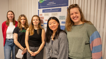 Hur är det med greenwashing, sysslar Umeå universitet med sånt? Nej, snarare kommuniceras hållbarhetsarbetet lite halvljumt, tycker projektgruppen Sara Eckerlid, Sabrin Abu Elkhair, Elsa Örnerstig, Sara Brännström och Linnea Sonehag.
