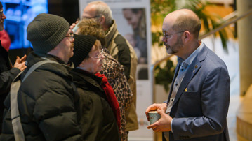 Fika efter en forskare
Vi bjuder på kunskap och fika. Populärvetenskapliga live-sända seminarier ger dig möjlighet att ta del av spännande medicinsk forskning.
Öppna foajen, plan 1 i Väven och distans