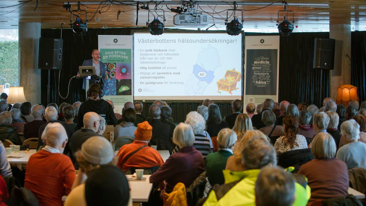 Fika efter en forskare
Vi bjuder på kunskap och fika. Populärvetenskapliga live-sända seminarier ger dig möjlighet att ta del av spännande medicinsk forskning.
Öppna foajen, plan 1 i Väven och distans
