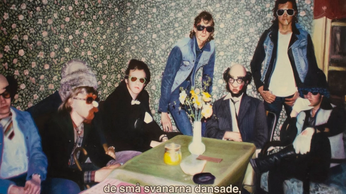 Personer som sitter runt ett bord