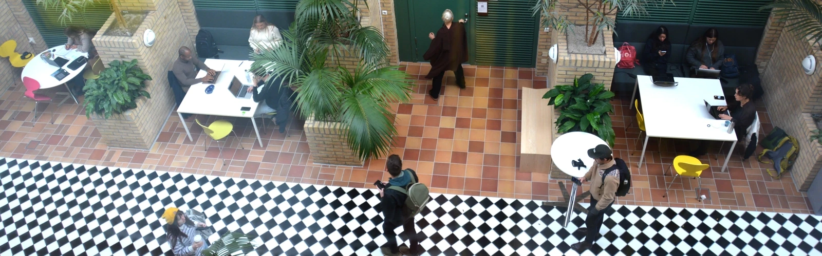 Studenter i Beteendevetarhuset