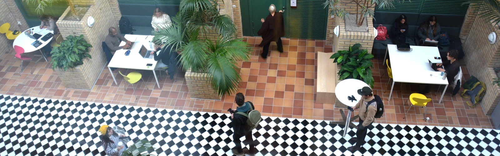 Studenter i Beteendevetarhuset