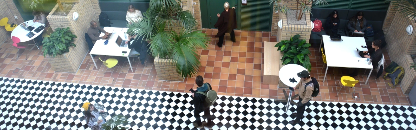 Studenter i Beteendevetarhuset