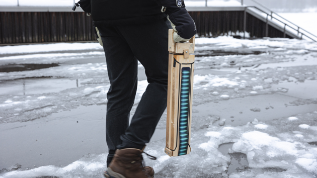 There's a handle at the top for easy carrying.