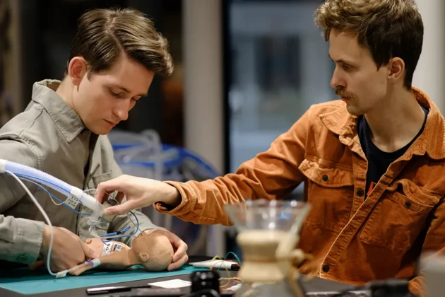 AORA's modular incubator system streamlines NICU care, enhancing family-centered support and outcomes for premature babies.