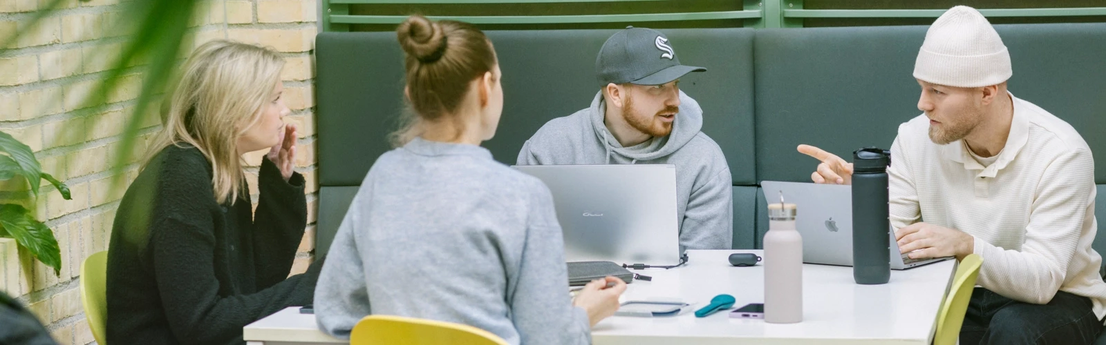 Umeå Universitet, Beteendevetarhuset. Studenter pluggar.