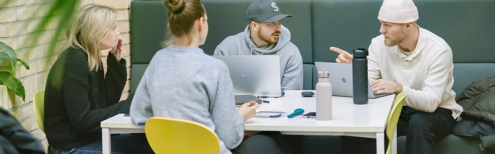 Umeå Universitet, Beteendevetarhuset. Studenter pluggar.