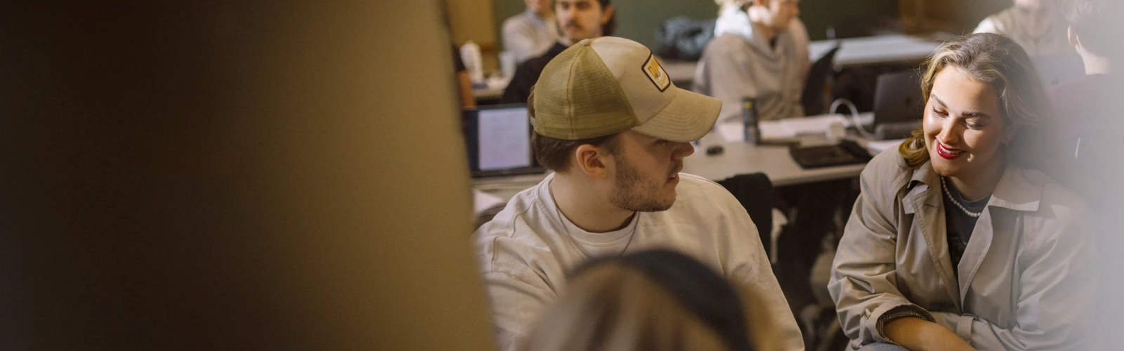 Umeå Universitet,  Studenter pluggar i MIT-huset.