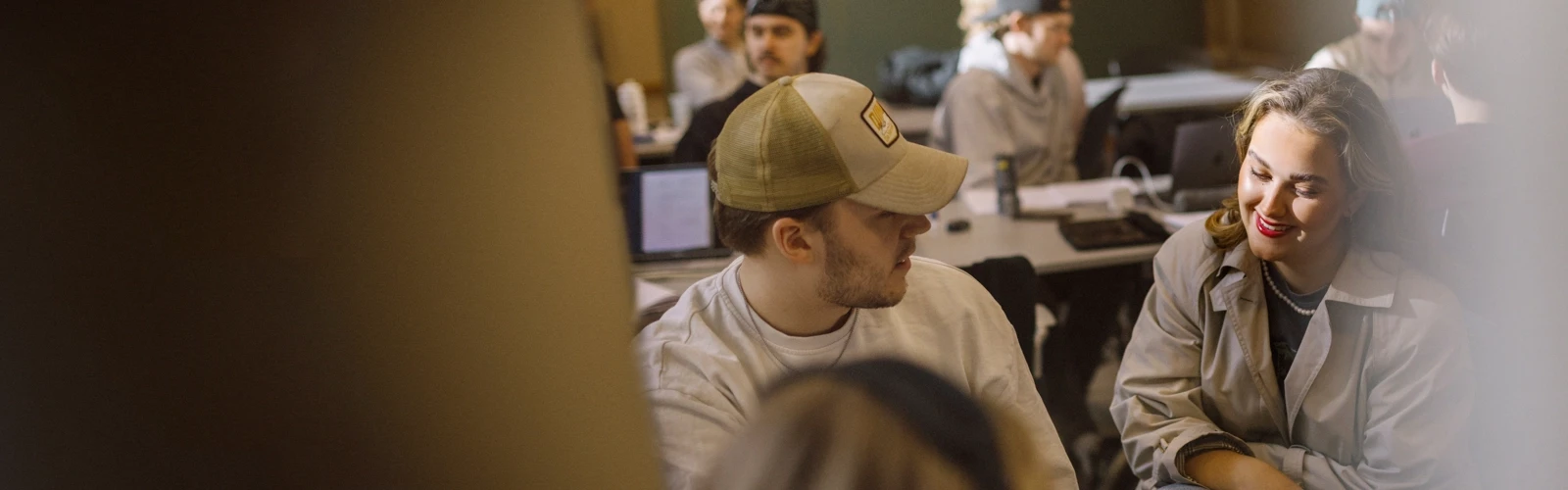 Umeå Universitet,  Studenter pluggar i MIT-huset.