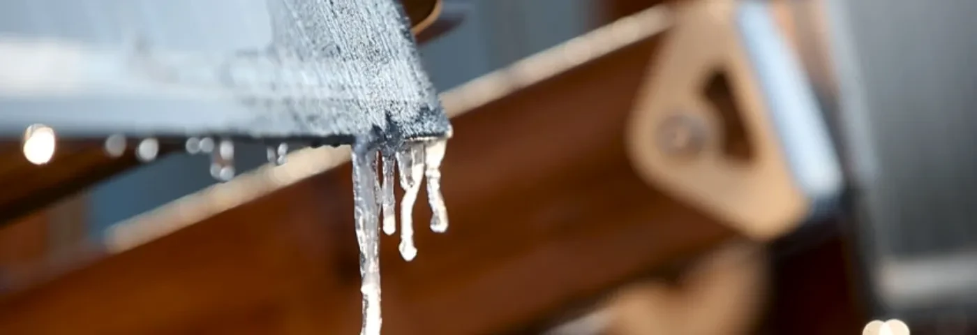 arkitektoniska detaljer och istappar