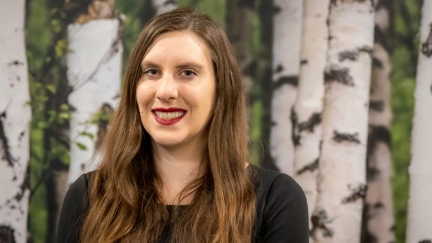 Portrait photo of Laura Carroll 