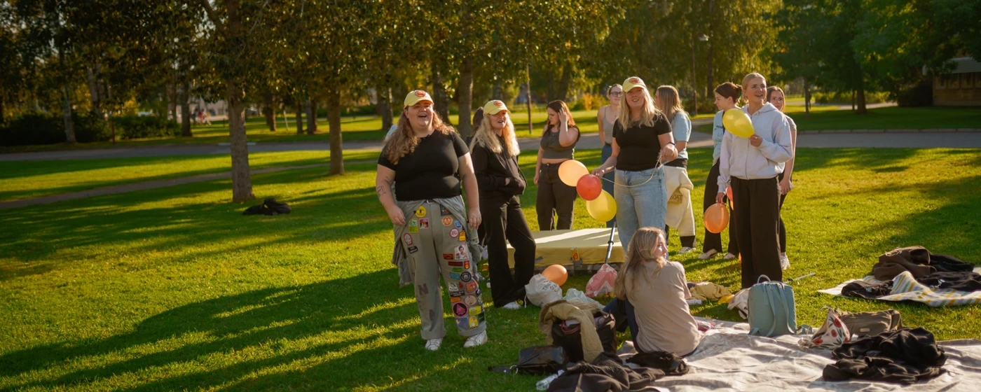 Båtrace UMPE (umeå pedagogerna) vid Campusdammen