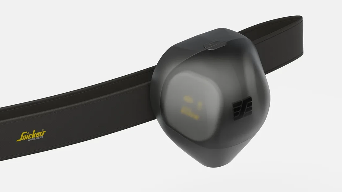Case in closed state with respirator inside, on the wearable rail