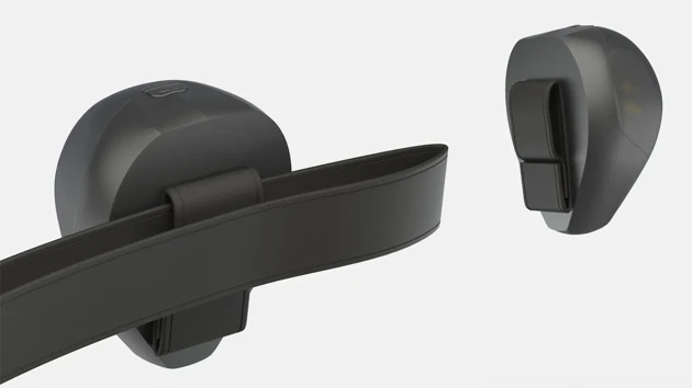 Detailed shots of how the case is attached to the wearable rail