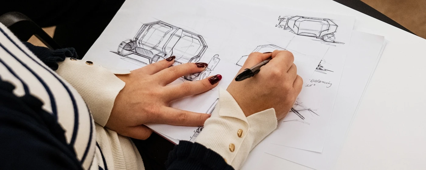 Collagebild på två personer med en byggnad i bakgrunden