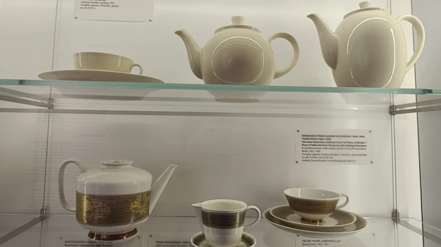 In most design museums, pots, jars and bottles are exhibited in vitrines, and there is no space for those bottles which are in use – they need to be hidden from visitors’ and superiors’ eyes. Figure 4.45: Museum visit, 2 Sep 2022; Figures 4.46 and 4.47: Museum visit, 18 June 2022.