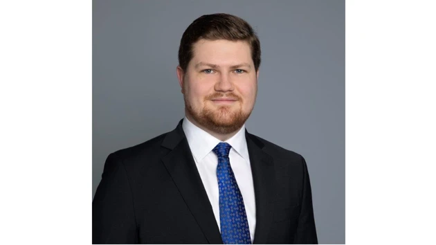 Philip von Quitzow i kostym och slips.