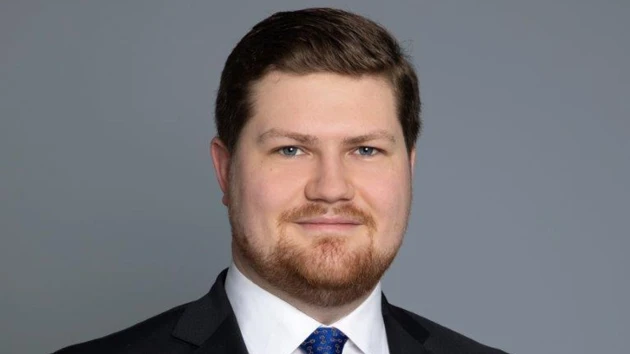 Philip von Quitzow i kostym och slips.