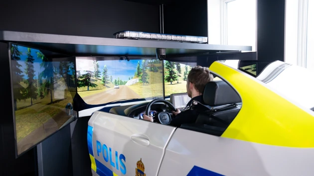 Bilder på och i Polisutbildningens bilsimulator.