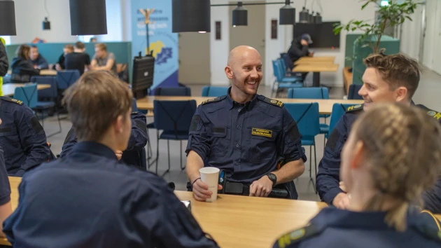 Polisstudenter har fikarast.