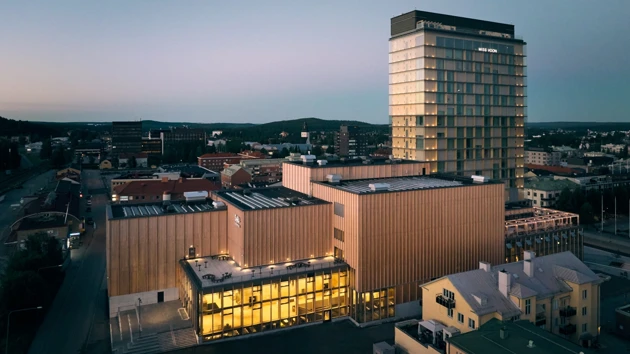 Skymningsbild över Sara kulturhus i Skellefteå.