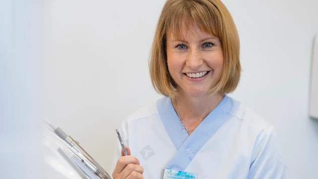 Charlotta Svanberg är specialist inom ortodonti och jobbar med tandreglering.