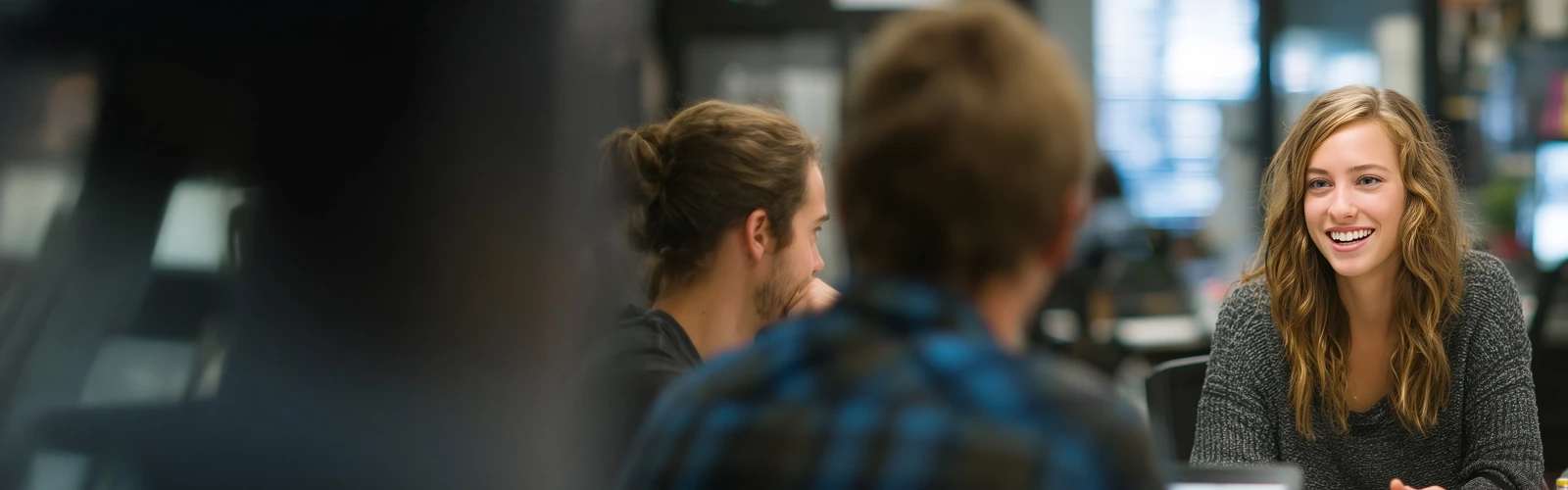 Unga människor på kontor