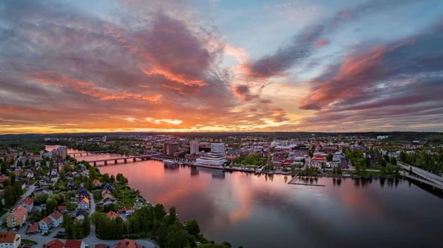 Panoramavy över Umeå stad och älven.