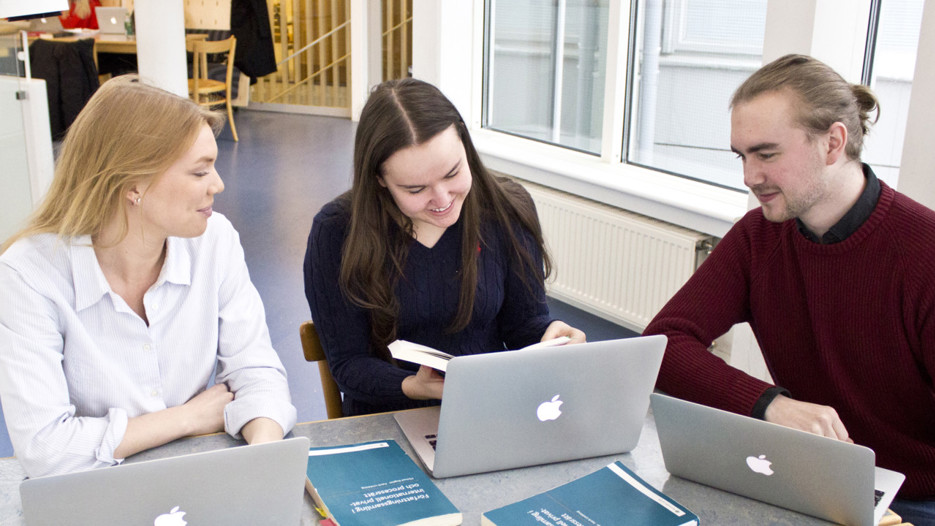 Juriststudenter samarbetar