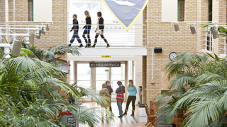 Interiör från Beteendevetarhusets ljusgård.