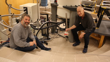 Tobias Sparrman och Gerhard Gröbner, NMR facility